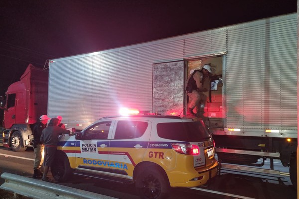 Polícia Militar Rodoviária apreende carga milionária de mercadorias chinesas na BR 354