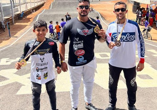 Pilotos patenses fazem bonito na abertura do Campeonato Mineiro de Bicicross