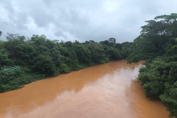 Rio Paranaíba sobe mais de 1 metro em menos de 24 horas; choveu quase 140 mm em 5 dias