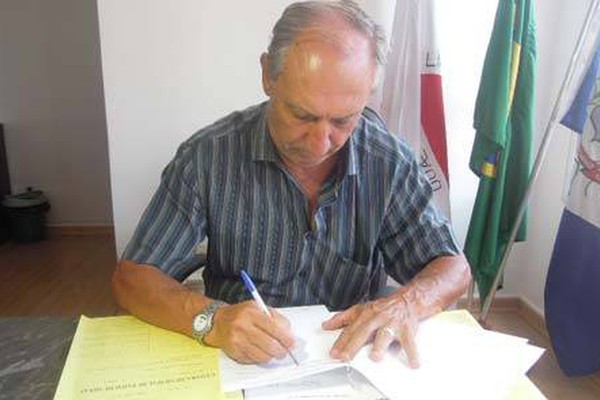Presidente da Câmara promulga PLs ignorados pelo prefeito Pedro Lucas