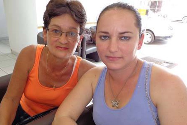 Final feliz: filha que procurava pais biológicos encontra mãe após 32 anos 