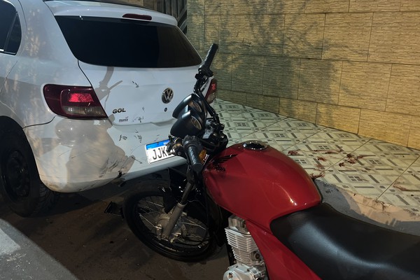 Motociclista protagoniza fuga alucinante, bate em dois veículos e acaba ferido, em Patos de Minas