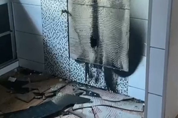 Família acorda com casa em chamas e criança de 2 anos é retirada pela janela no bairro Caramuru