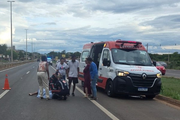 Mulher de 36 anos morre atropelada na BR 251; motorista apresentava sinais de embriaguez e foi preso