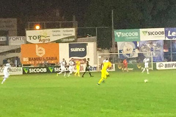 URT esquece o bom futebol e perde em casa por um a zero para o Brasiliense