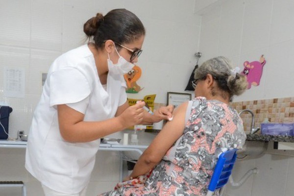 Alerta: só 39% da população acima de 40 anos recebeu a 2ª dose de reforço contra Covid em MG