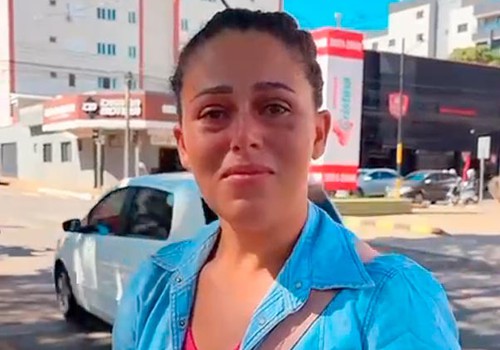 Fiscais apreendem 40 caixas de morangos de ambulantes; Prefeitura explica a atuação
