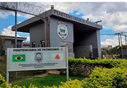 Professora que foi flagrada em ato sexual com detento dentro de penitenciaria pede dispensa do cargo