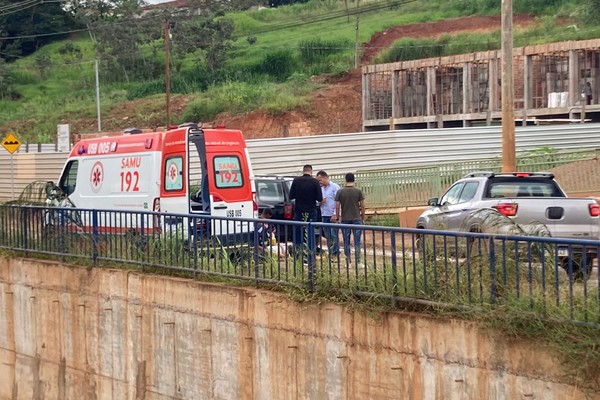 Motociclista perde o controle da direção na avenida Fátima Porto e fica bastante ferida