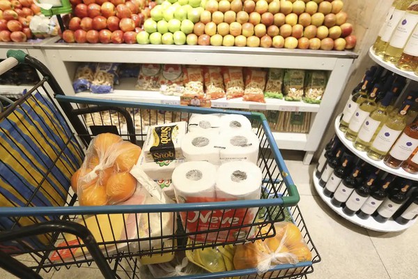 Preços de alimentos caem e prévia da inflação de junho fica em 0,26%
