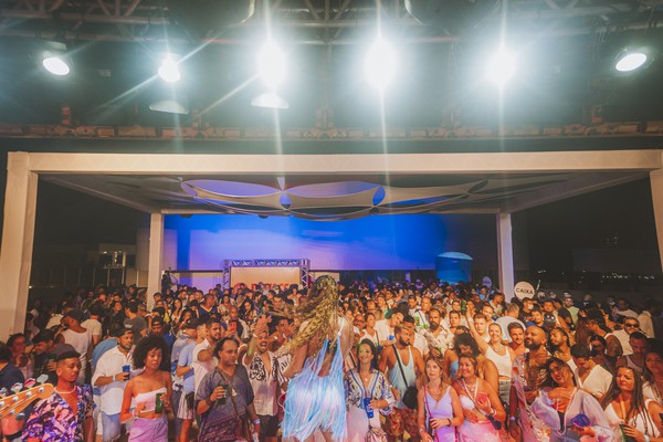 Baile do Hawai com a banda Cheiro de Amor  acontece neste sábado no Clube Caiçaras