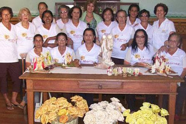 Artesanato em palha das “Marias Artesãs” vai enfeitar o natal dos europeus