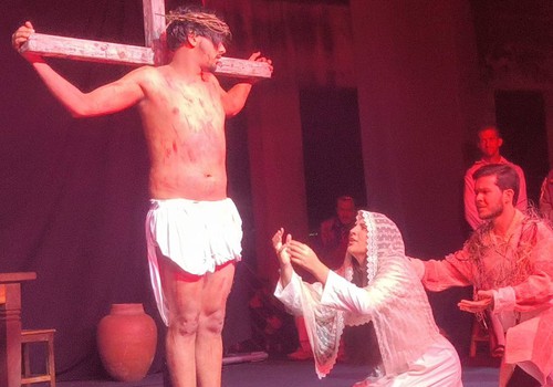 Encenação da Paixão de Cristo leva muita emoção e reflexão a milhares de pessoas em Patos de Minas