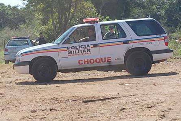 Polícia procura assaltantes que invadiram fazenda em Lagoa Formosa essa noite