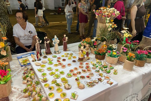Marias Artesãs levam trabalho feito com muito carinho para feira na Fenapraça 2026; veja ao vivo