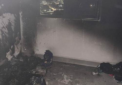 Bombeiros combatem incêndio que teria sido provocado após surto de morador, em Patos de Minas