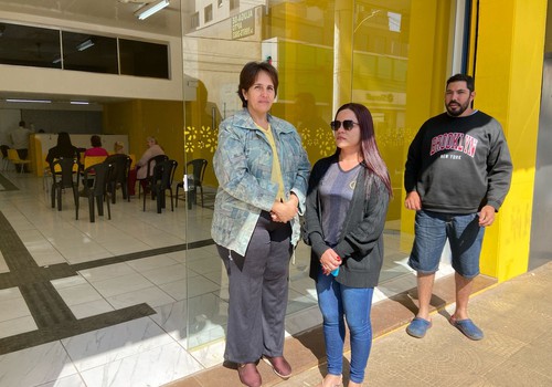 Beneficiários do INSS reclamam de demora de banco para entregar cartões em Patos de Minas