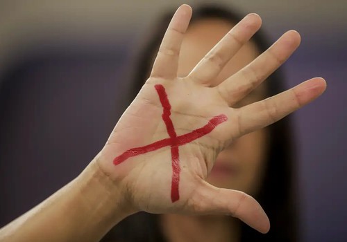 Mortes intencionais caem 5,4% no país em 2024; feminicídios sobem 19%