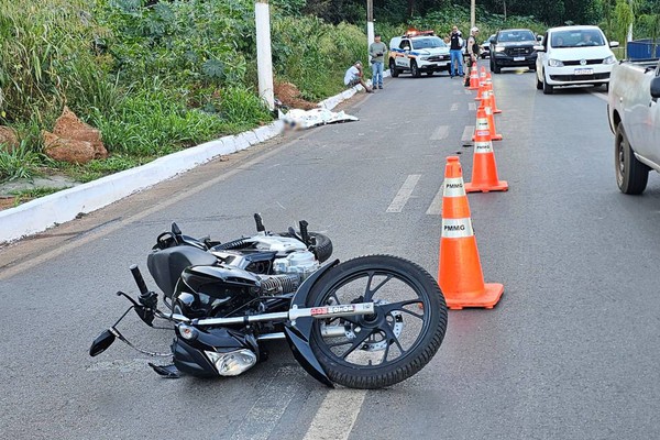 Motociclista morre após perder o controle da direção e bater em poste na avenida Fátima Porto