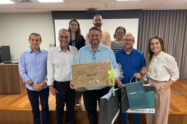 Sicoob Credicopa premia alunos e professores de programa de educação cooperativista