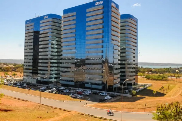 Justiça afasta temporariamente presidente e diretor do BRB