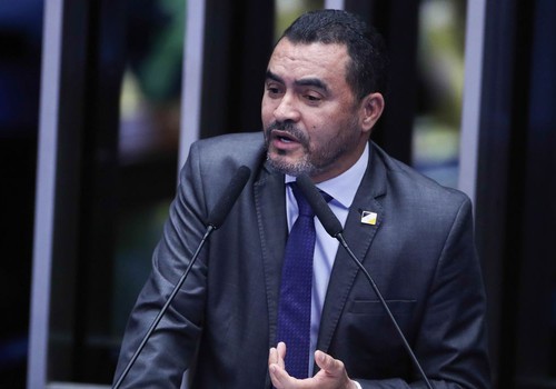 Alvo de investigação, governador do Tocantins é afastado do cargo