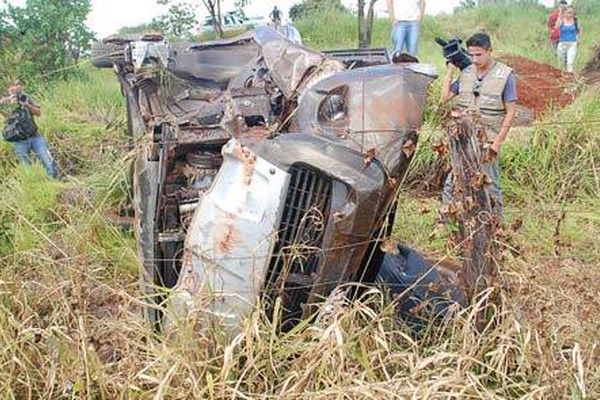 Motorista tenta apanhar rapadura e provoca grave acidente com 3 vítimas