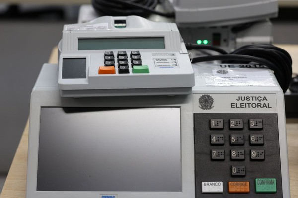 Pesquisa aponta que fake news sobre eleições miram urnas eletrônicas