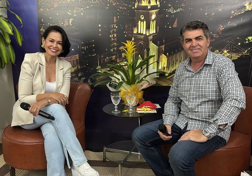 Prefeita Sandra Gomes conversa com o Patos Hoje antes do show de Guilherme Silva; veja ao vivo