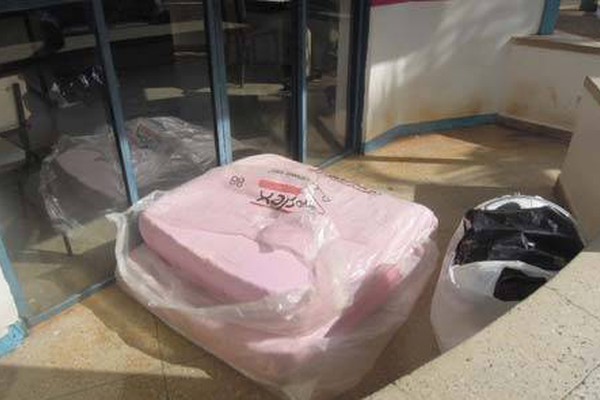 Posto desativado da PM serve de abrigo de moradores de rua e usuários de droga