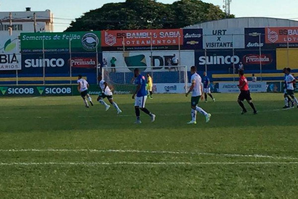 URT fica com um mais e pressiona no fim, mas não passa do empate em 1 a 1 com a Caldense