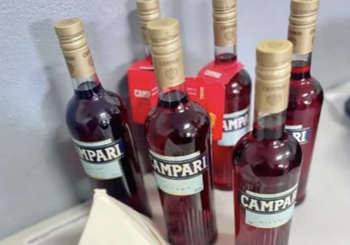Jovem é preso em hipermercado ao pagar por Gatorade e 1 Campari, mas furtar outros 6 litros da bebida alcoólica