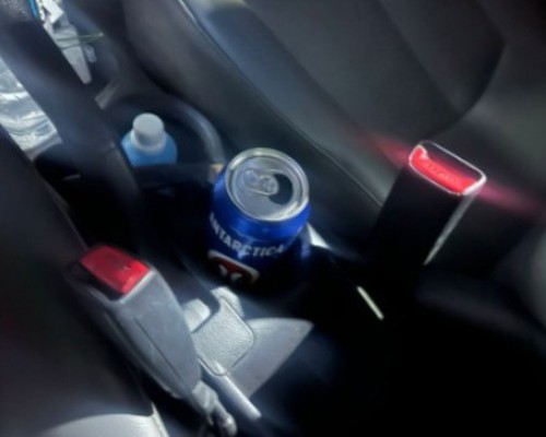 Policiais abordam carro com motorista buzinando de forma indiscriminada durante Corrida do Renascer Natalino e dois acabam presos