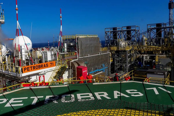 Produção de petróleo e gás atinge 4,921 milhões de barris em novembro