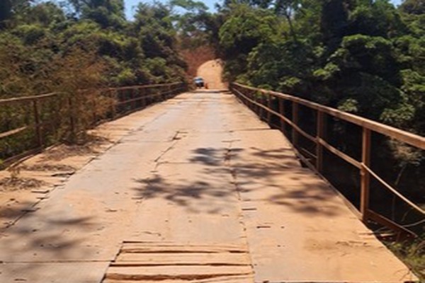 Moradores ficam ilhados com interdição de ponte sobre o Rio Paranaíba e cobram providências