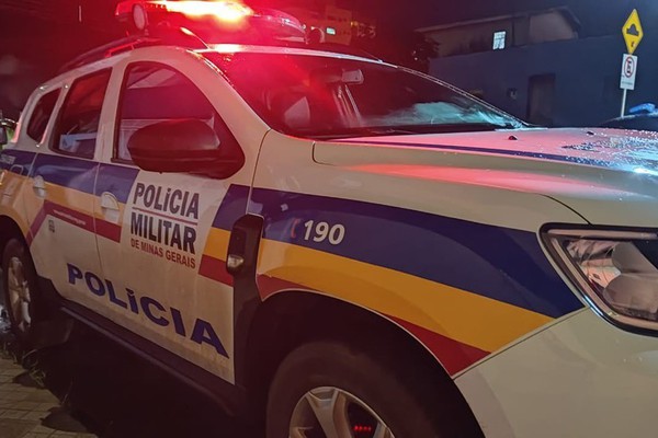 PM prende homem por ameaçar companheira com faca e carabina na zona rural de Patos de Minas
