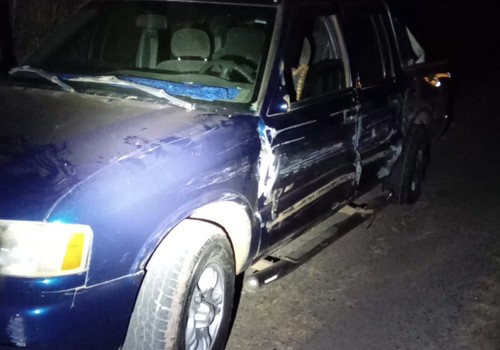 Tentativa de ultrapassagem em local proibido termina em acidente e deixa homem ferido na LMG743, em Patos de Minas