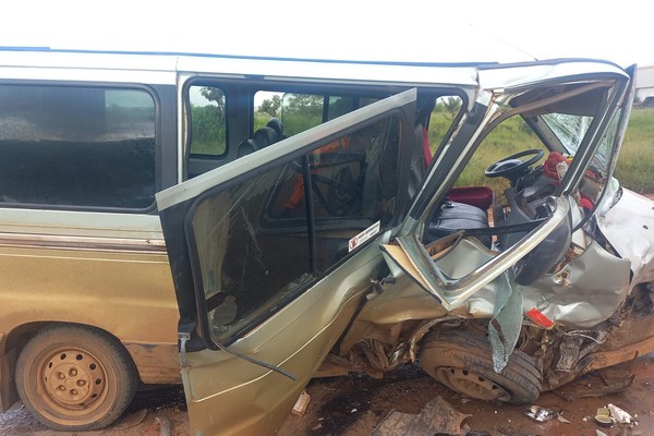 Três pessoas morrem em grave acidente entre Van e veículo de passeio na BR 354