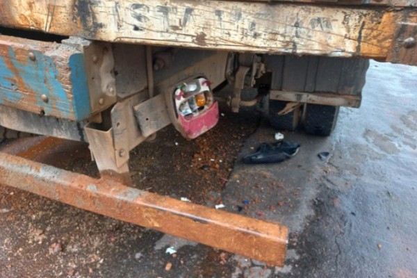 Motociclista sem CNH e com sinais de embriaguez bate na traseira de caminhão que realizava obra da Copasa