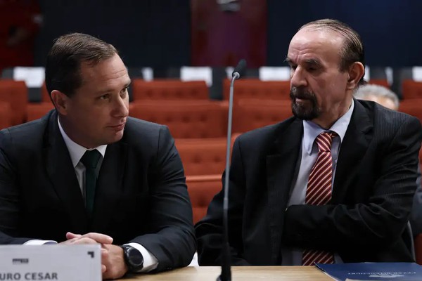Cid confirma que Bolsonaro presenciou apresentação de minuta golpista