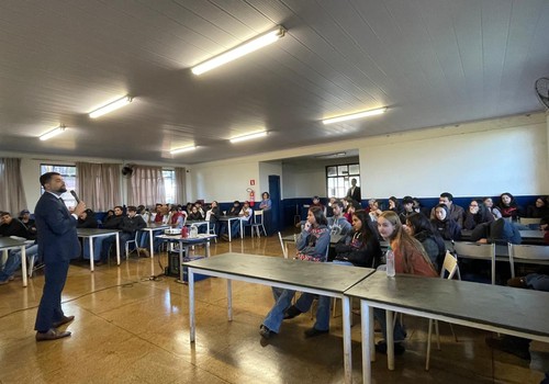 Comarca de Patos de Patos de Minas implanta Programa Conhecendo o Judiciário, com a atividade o Juiz Vai à Escola