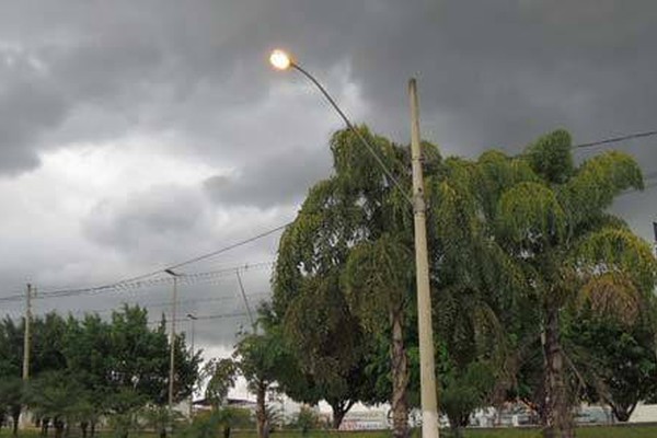 De quem é o prejuízo pelas lâmpadas da Iluminação Pública acesas durante o dia?