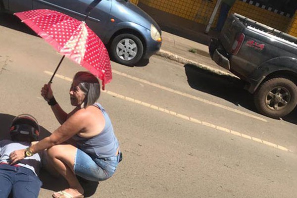 Motociclista fica ferido ao tentar ultrapassagem após abertura de sinal em Patos de Minas 