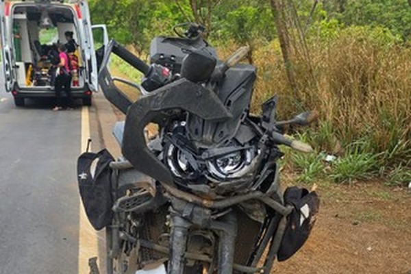 Policial fica ferido após colisão entre moto e caminhonete na MGC-354, em Patos de Minas