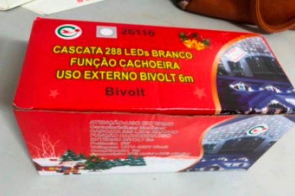 Casal de comerciantes é preso em flagrante por furtar pisca-pisca de loja no Centro de Patos de Minas