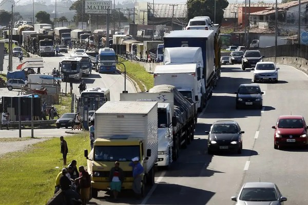 Dia do Caminhoneiro lembra importância de políticas para a categoria