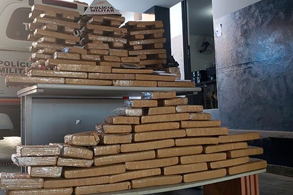 Operação da Polícia Militar termina com três conduzidos e mais de 180 kg de maconha e crack