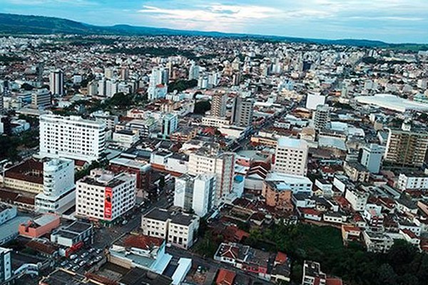 Novo Decreto fecha atividades não essenciais e amplia horário de supermercados e postos