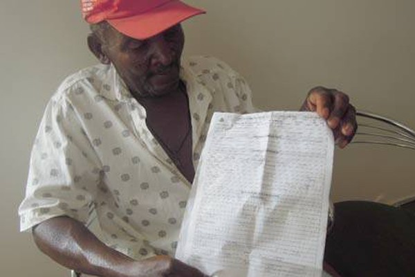 Rapaz sai para trabalhar em fazenda e familiares recebem apenas as roupas de volta