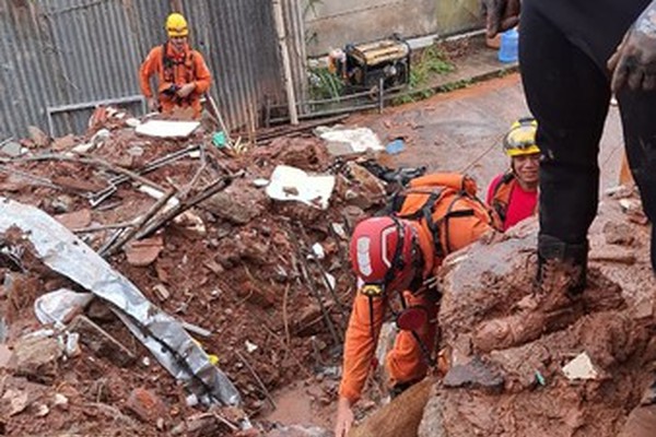 Bombeiros patenses atuam em Juiz de Fora em casa com 5 moradores; 4 foram encontrados mortos